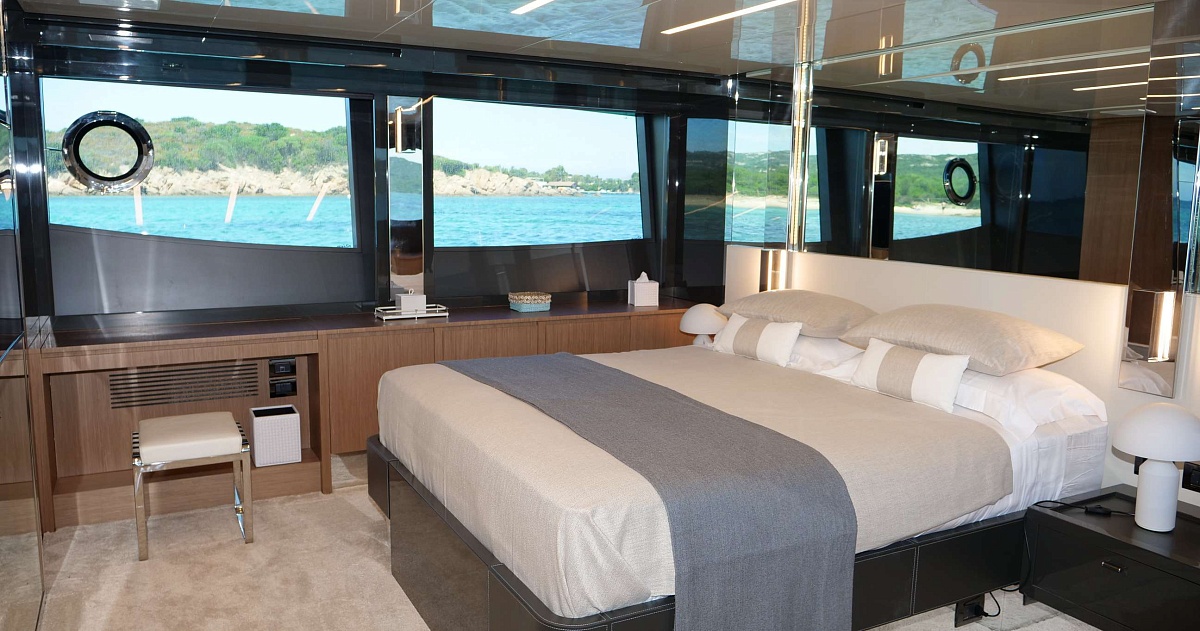 Аренда мега яхты Riva Perseo 76 на Сардинии, Италия